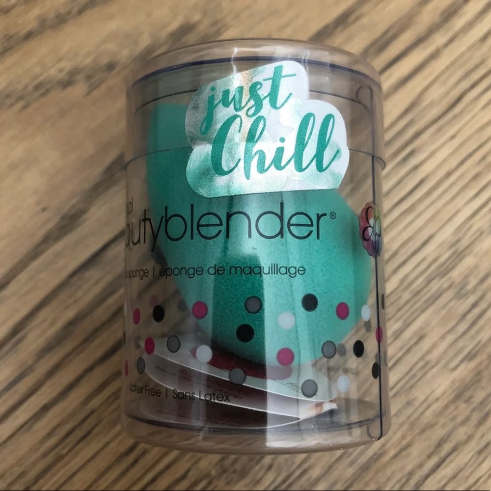 NEW Beautyblender in green
